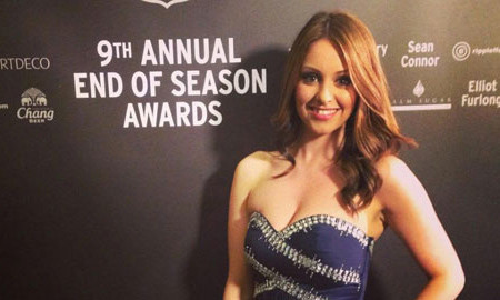 Ca sĩ xinh đẹp hứa khỏa thân nếu Everton vô địch Ngoại hạng Anh