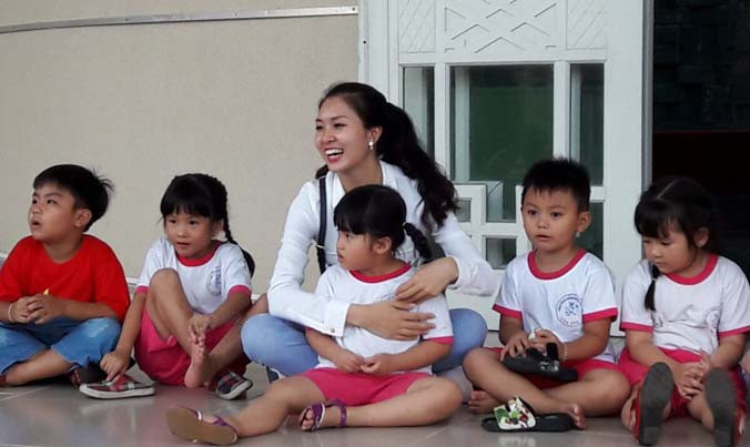 Người đẹp Quảng Ninh thả 500 con rùa tại biển Côn Đảo