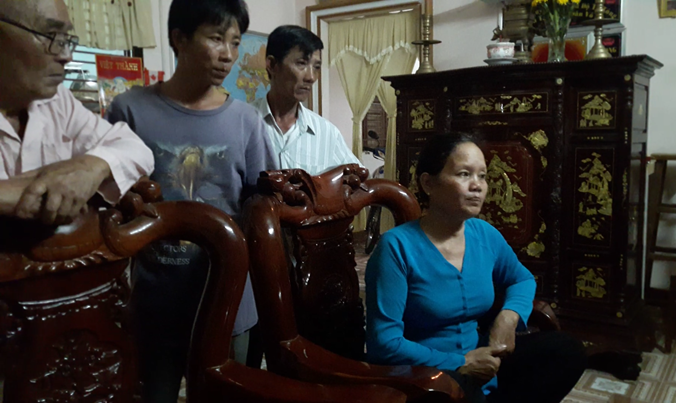 Bà Hoàng vợ của ông Khai.