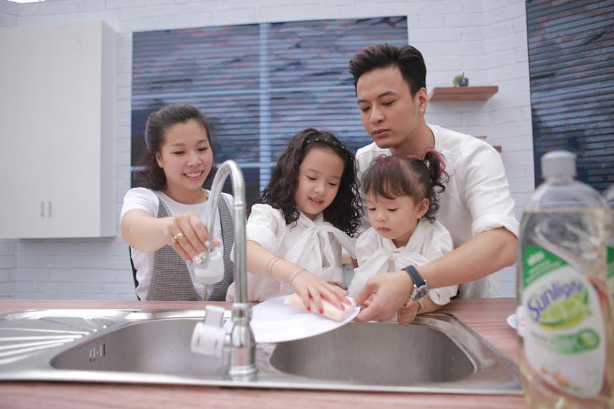 Lần đầu cả gia đình diễn viên Hồng Đăng cùng tham gia sự kiện.