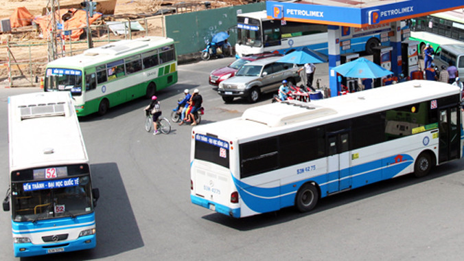 Việc đấu thầu khai thác các tuyến xe buýt có trợ giá trên địa bàn được kỳ vọng sẽ giúp giảm số tiền ngân sách TP HCM phải bù lỗ hàng năm. Ảnh: Hữu Công.