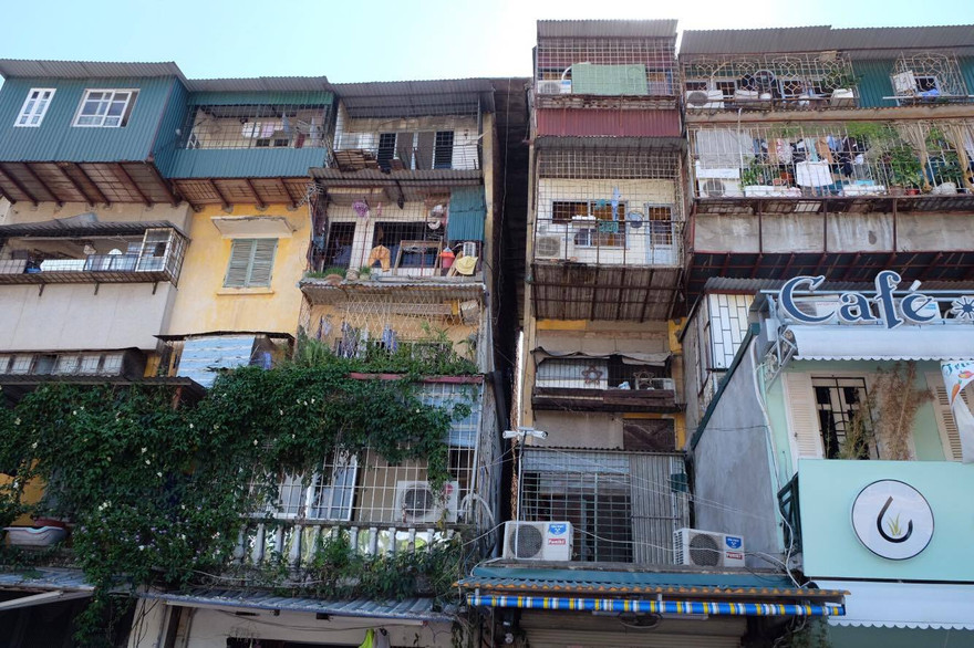 Thót tim với những căn nhà ở Thủ đô oằn mình chờ sập