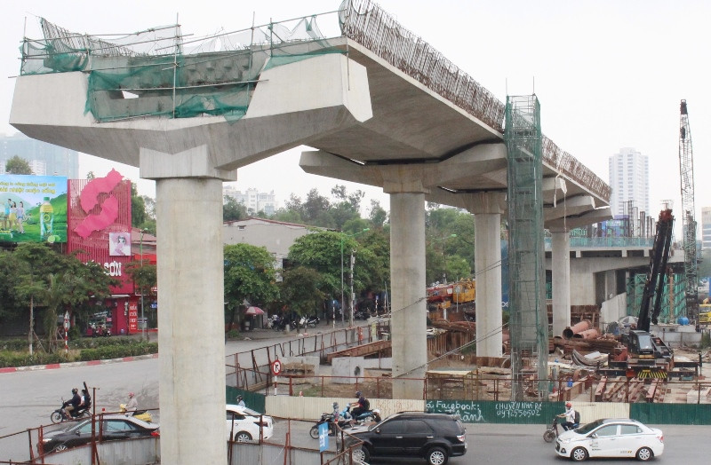 Metro Nhổn - ga Hà Nội đoạn qua công viên Thủ Lệ. Ảnh: Anh Trọng