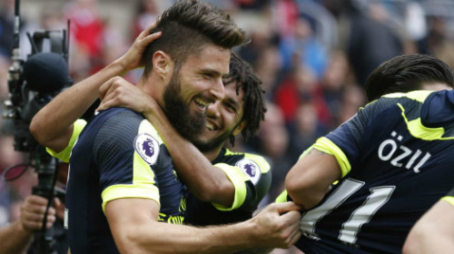 Giroud ghi bàn mở tỷ số cho Arsenal. Ảnh: Reuters.