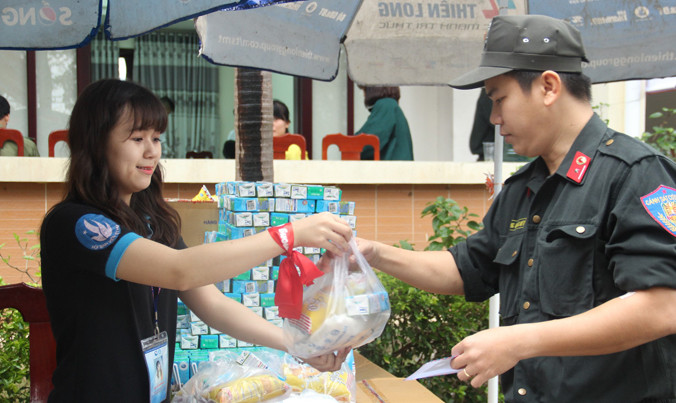 Nguyễn Thị Dung (SV năm 4, ĐH Kinh tế) đã 12 lần hiến máu.