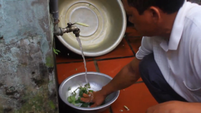 Hàng nghìn hộ dân 'chết khát' ngay cạnh trạm bơm nước sạch