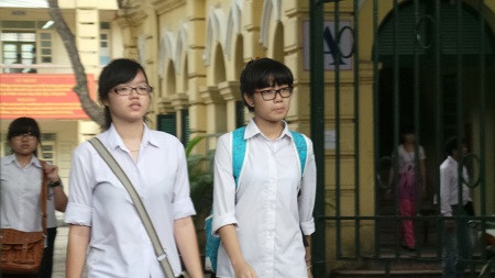 Học sinh Hà Nội thi vào lớp 10 năm học 2014-2015.
