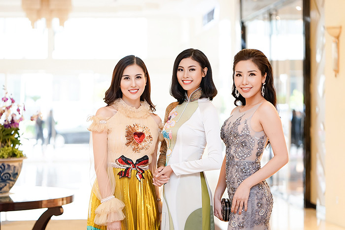 Người đẹp Biển Đào Hà 'đọ sắc' Á hoàng Trang sức Hà Lade tại sự kiện