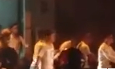 Tin nóng 24H: 30 thanh niên xăm trổ đánh người đàn ông tật nguyền