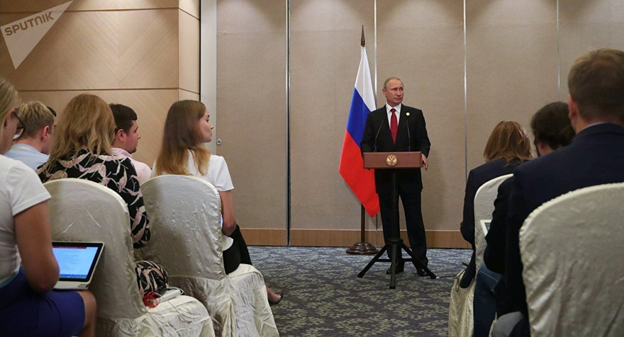 Tổng thống Nga Vladimir Putin mở cuộc họp báo về kết quả Hội nghị thượng đỉnh Nhóm các nền kinh tế mới nổi hàng đầu thế giới (BRICS) tại Trung Quốc vào hôm 5/9. Ảnh: Sputnik