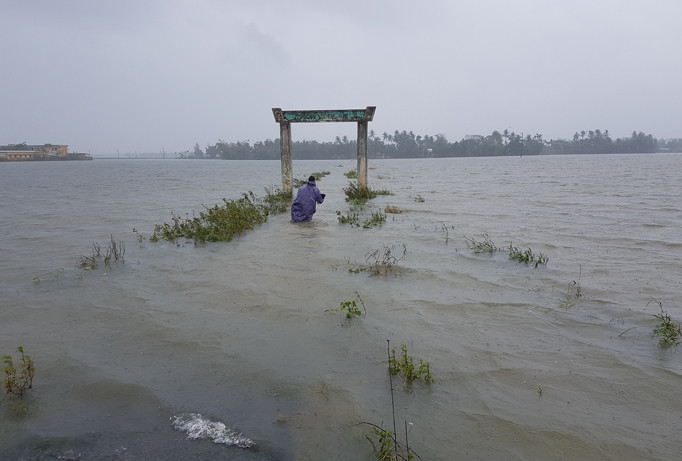 Lũ cắt đường, cô lập thôn làng tại huyện Núi Thành.