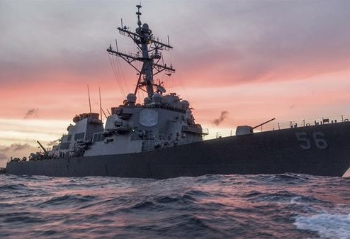 Tàu khu trục mang tên lửa dẫn đường USS John S. McCain (Ảnh: BNO)