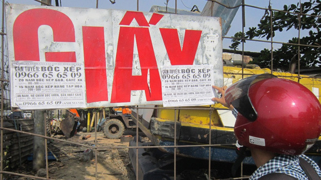  Nhiều sinh viên và người lao động bị lừa bởi các tờ rơi bốc xếp kiếm 300-400 ngàn/ngày