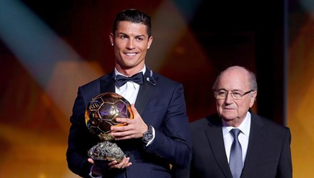 Ronaldo lần thứ 2 liên tiếp đoạt danh hiệu Quả bóng vàng FIFA.