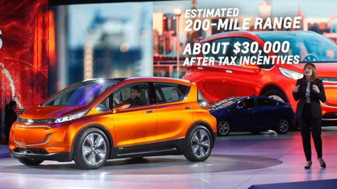 “Sát thủ Tesla” Chevrolet Bolt giới thiệu tại triển lãm Ô tô Bắc Mỹ 2015.