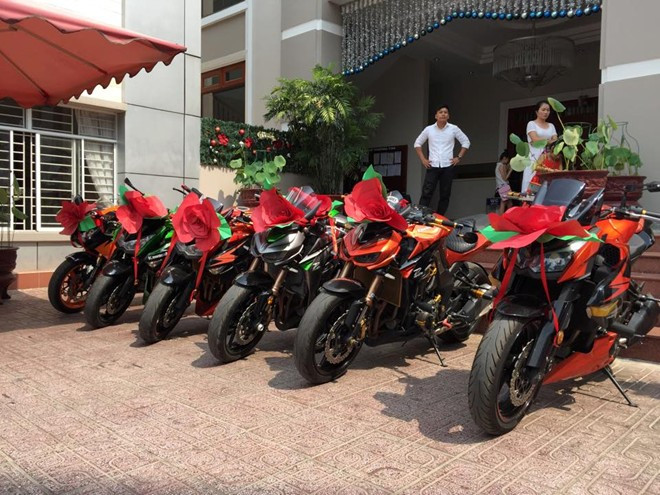 Một đám cưới diễn ra vào dịp cuối tuần tại Biên Hòa đã quy tụ những người chơi xe thuộc câu lạc bộ Motor Sport Z1000 tham gia đón dâu.