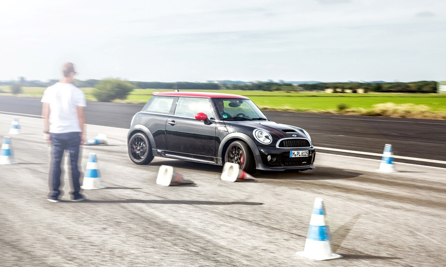 Học viện lái xe MINI lần đầu tới Việt Nam