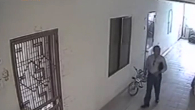 Tên trộm 9 lần quay lại bẻ khóa nhà chung cư