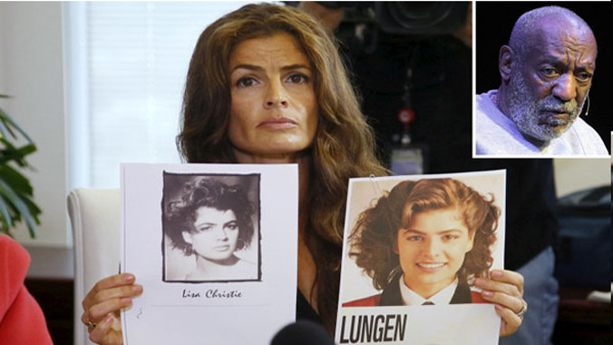 Nguyên đơn Lisa Christie giữ những bức ảnh thời trẻ của cô trong cuộc họp báo.