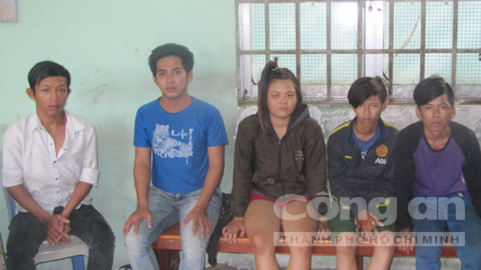 Các đối tượng (từ trái qua): Sơn, Tuấn, Dương, Hiếu, Lợi.