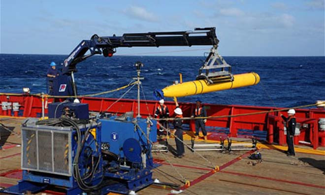 Tàu ngầm không người lái Bluefin-21 tham gia tìm kiếm máy bay Malaysia mất tích.