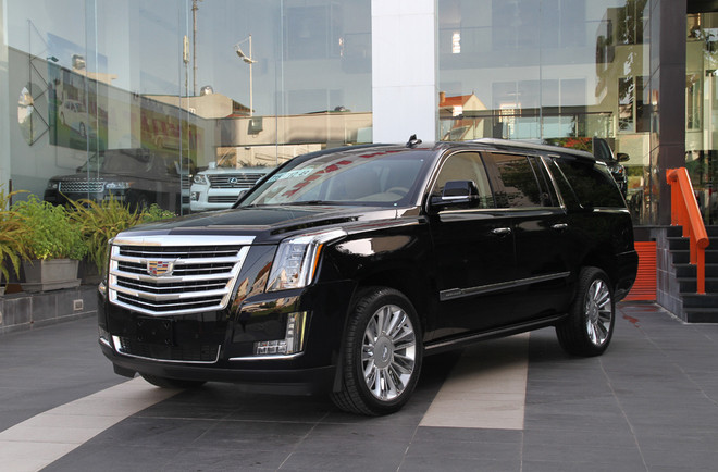 Thế hệ thứ 4 của mẫu SUV cỡ lớn chứng kiến tâm huyết của Cadillac khi muốn giành giật thị trường với người Nhật và Đức. Xe trau chuốt thiết kế cũng như nâng cấp nhiều công nghệ hơn. 