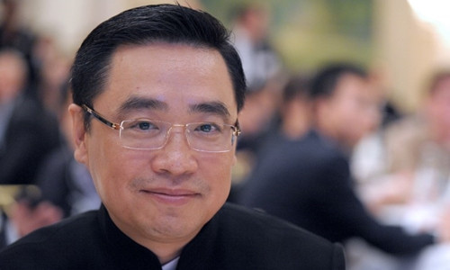 Tài phiệt Wang Jian.