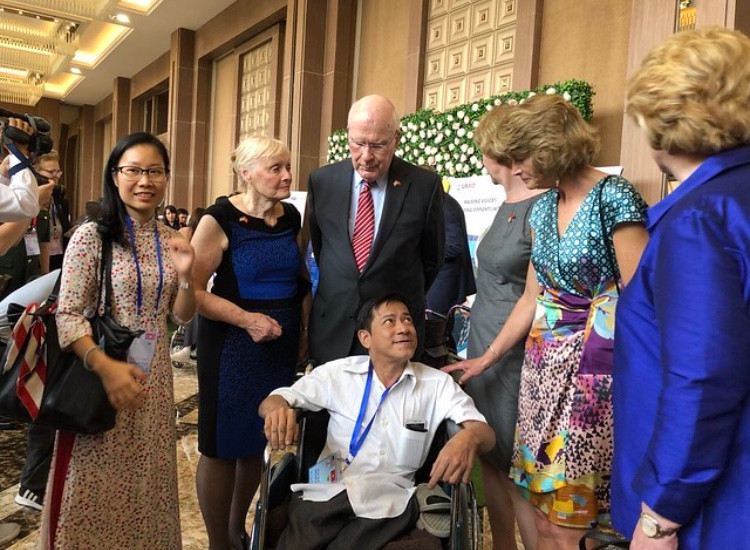 Các nghị sĩ Mỹ tại lễ ký kết