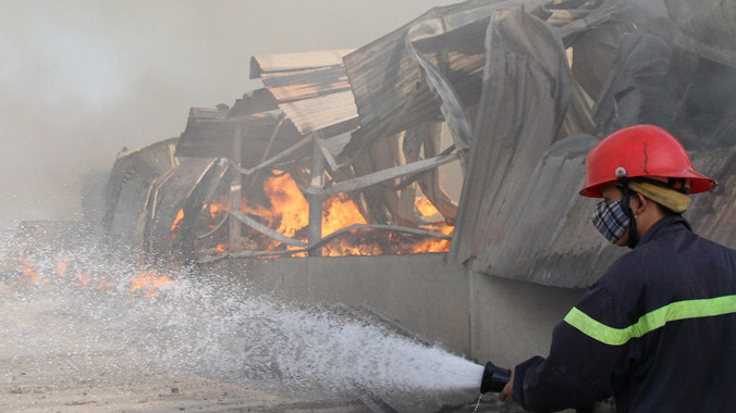 Hiện trường vụ cháy tại cơ sở Phương Ngân.