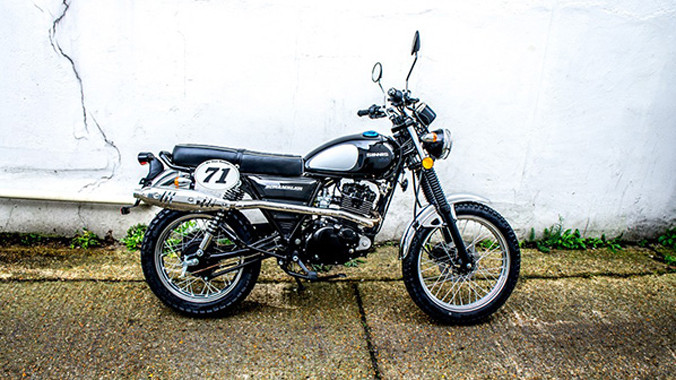 Sinnis Scrambler 125 với kiểu dáng cổ điển.