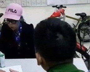 Đoàn Thúy Hà trong buổi làm việc tại cơ quan công an.