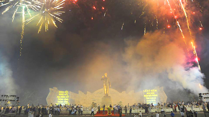 Bắn pháo hoa kỷ niệm 40 năm giải phóng.