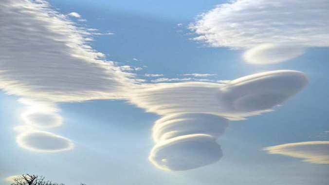 Glen Spencer, 42 tuổi, tình cờ nhìn thấy hình ảnh này trên bầu trời thành phố Chester, hạt Cheshire, khi đang đi trên đường.