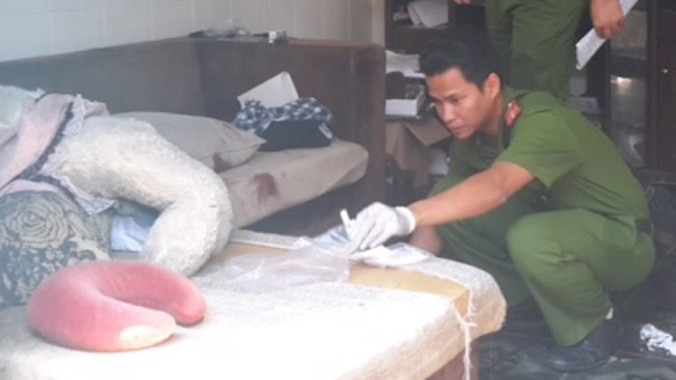 Lực lượng Công an khám nghiệm hiện trường. Ảnh: Minh Anh/ Zing