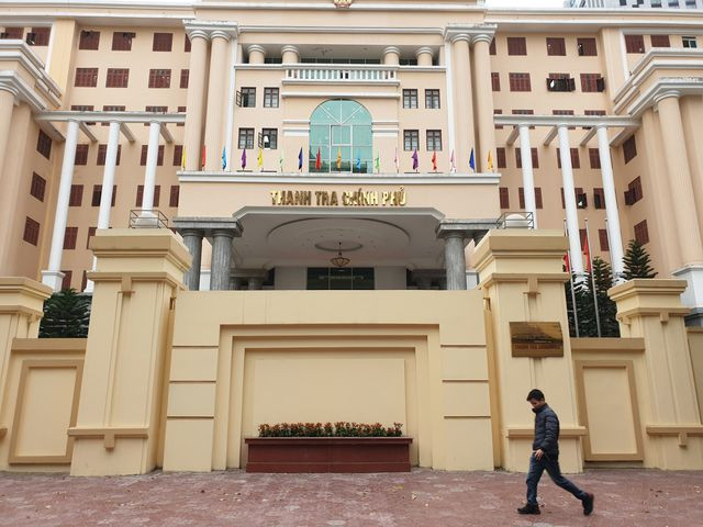 Bản tin 8H: Cho nghỉ việc cán bộ Thanh tra Chính phủ ‘cầm' tiền của mẹ liệt sĩ