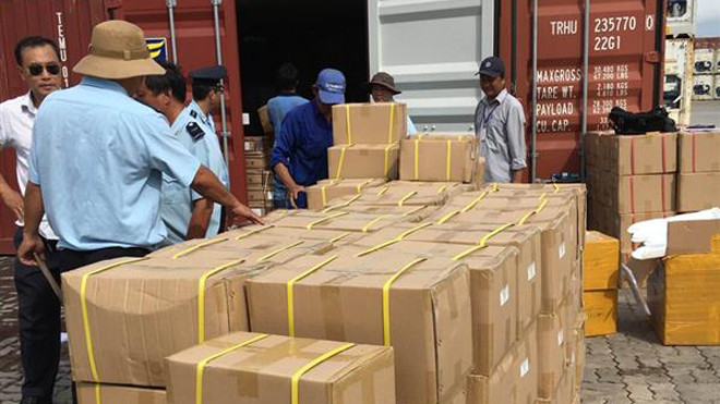 Hải quan kiểm tra lô hàng lậu trị giá hơn 1 tỷ đồng