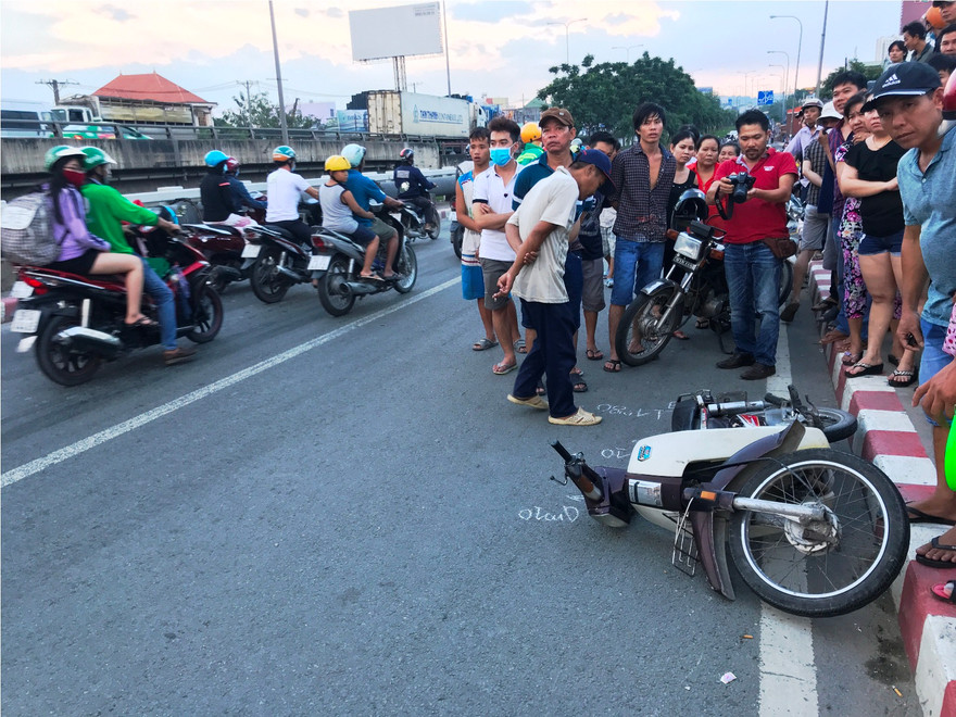 Ngã xe máy, thợ hồ tử vong trên cầu Bình Phước