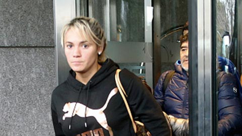 Maradona bạo hành bồ vì nghi bị… mọc sừng