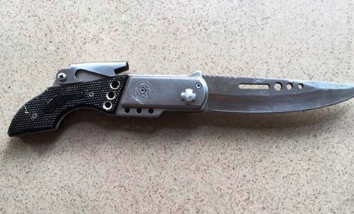 Tang vật con dao mà Cường dùng gây án