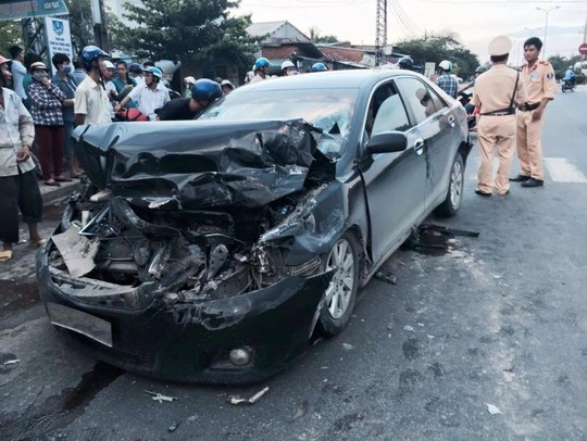 Sau tai nạn, tài xế điều khiển xe camry rời khỏi hiện trường Ảnh: Thành Tài