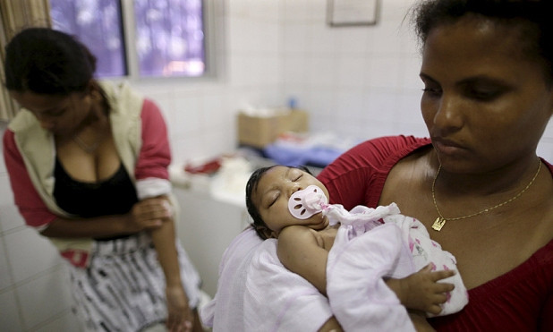 Đàn ông bị nhiễm Zika nên tránh quan hệ tình dục không an toàn ít nhất sáu tháng để tránh mang thai ngoài ý muốn.
