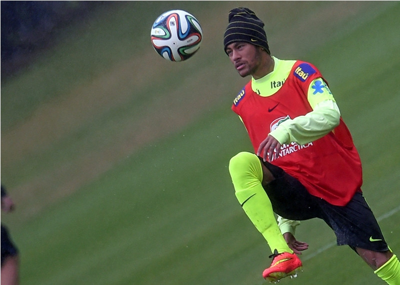 Xem nghệ sĩ Neymar 'phiêu' cùng trái bóng Brazuca