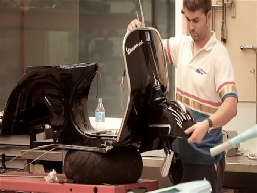 Thân xe lại như mới.