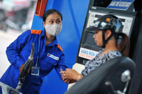 'Dân đã quen với việc giá xăng dầu lên xuống'