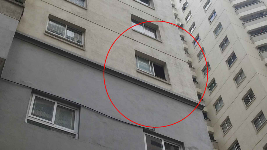 Căn phòng nơi cháu L. rơi xuống.