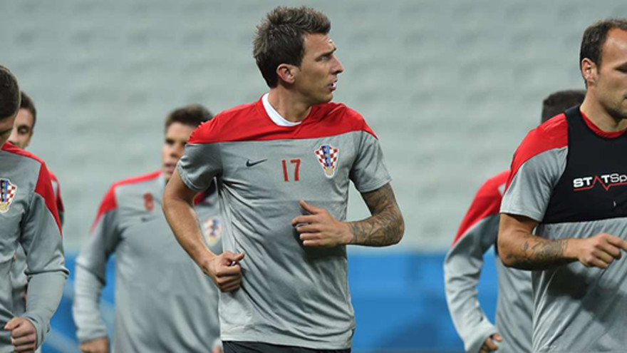 Vừa bình luận World Cup, Wenger vừa săn 'Pháo'