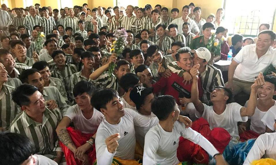 Đàm Vĩnh Hưng đón Valentine ở nơi không ai ngờ