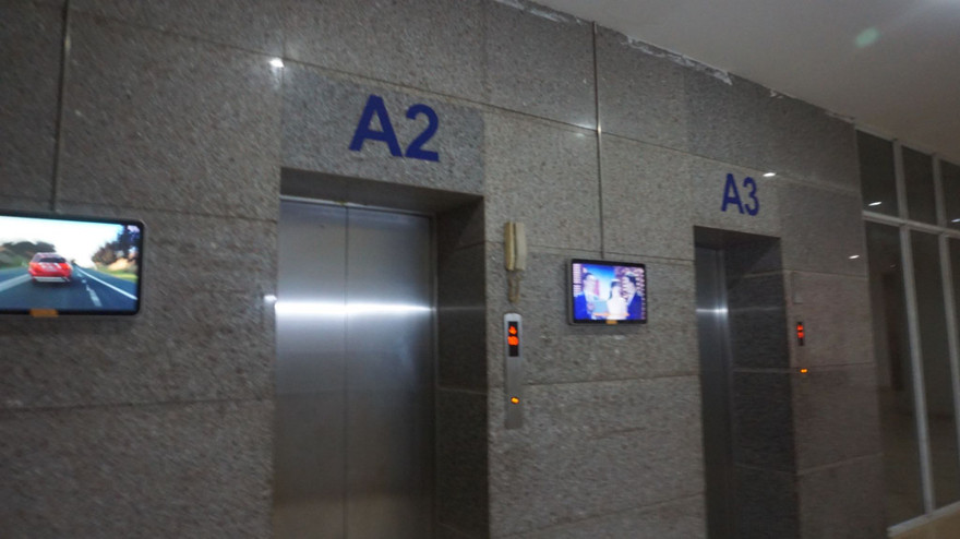 Thang máy chung cư nơi xảy ra vụ việc.