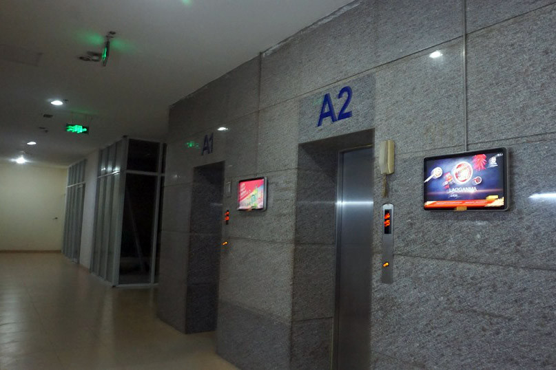 Khu vực thang máy tòa chung cư nơi xảy ra sự việc.