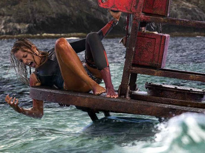 Mỹ nhân nóng bỏng Hollywood trong cuộc chiến đấu chống lại cá mập
